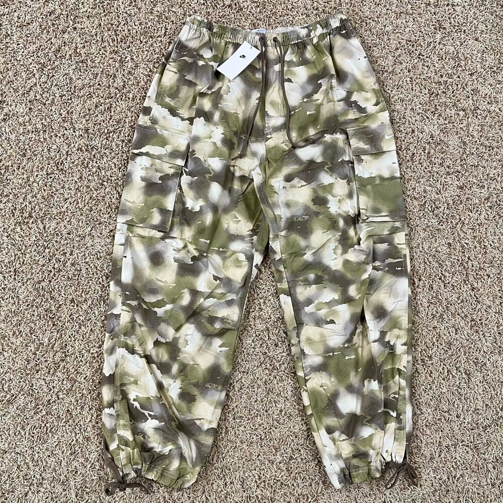 Nike Sportswear Women's Mid-Rise Oversized Camo Cargo Pants HM9015-104, Size L